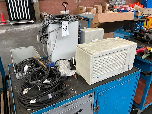 Schakelkast en divers - afbeelding 1 van  8