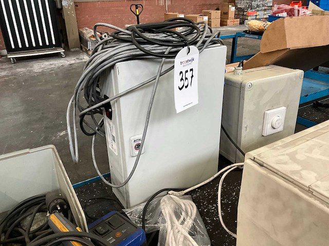 Schakelkast en divers - afbeelding 2 van  8