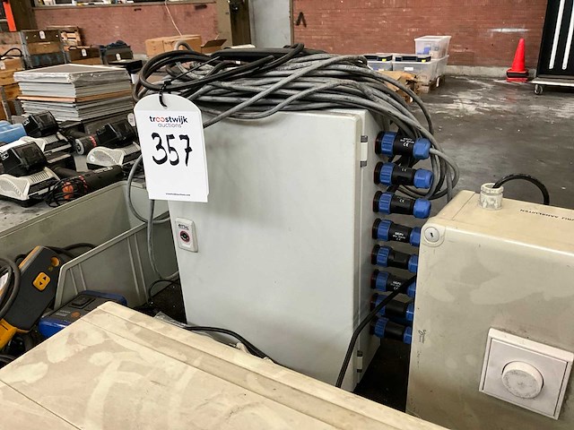 Schakelkast en divers - afbeelding 6 van  8