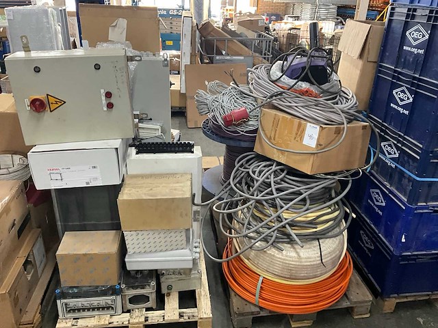 Schakelkasten, krachtstroom kabel en diverse toebehoren - afbeelding 5 van  8