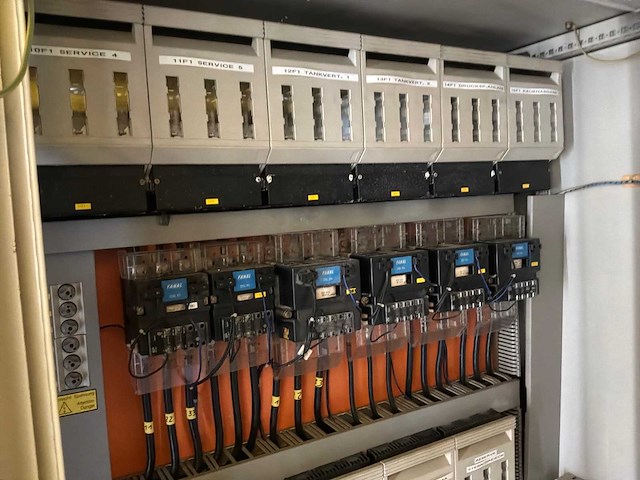 Schakelkasten opstelling in zeecontainer - afbeelding 14 van  18