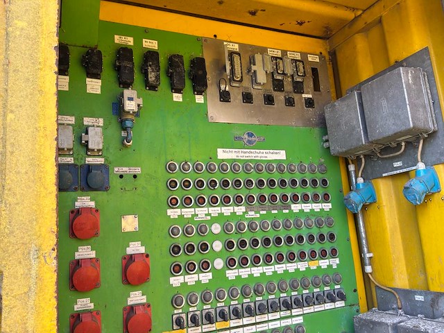 Schakelkasten opstelling in zeecontainer - afbeelding 3 van  12