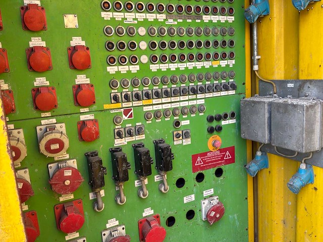 Schakelkasten opstelling in zeecontainer - afbeelding 4 van  12