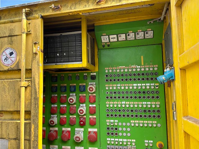 Schakelkasten opstelling in zeecontainer - afbeelding 5 van  7