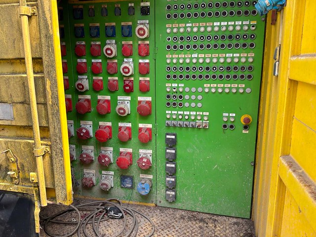 Schakelkasten opstelling in zeecontainer - afbeelding 6 van  7