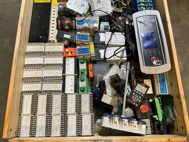 Schakelmateriaal en divers - afbeelding 2 van  7