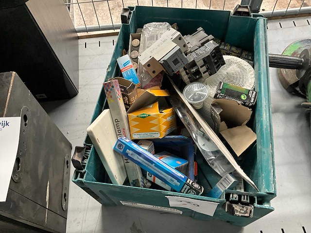 Schakelmateriaal & lichtbronnen - afbeelding 3 van  3