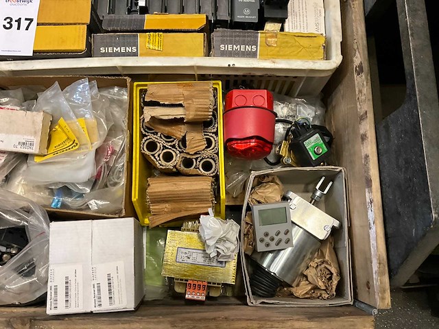 Schakelmateriaal - afbeelding 3 van  6