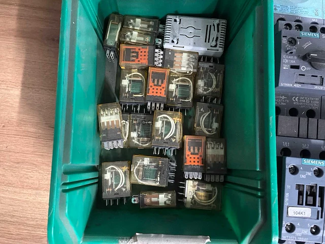 Schakelmateriaal - afbeelding 2 van  7