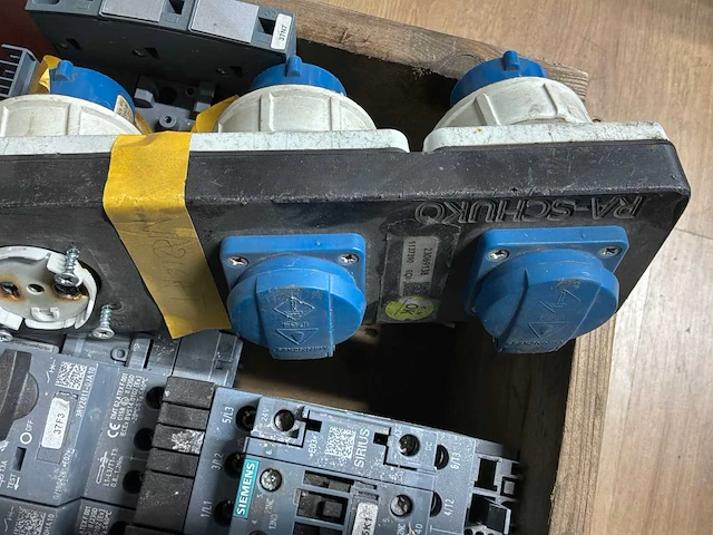 Schakelmateriaal - afbeelding 4 van  7