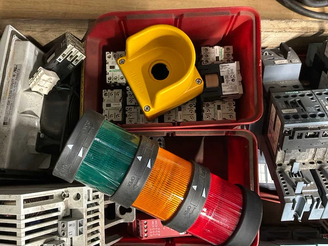 Schakelmateriaal - afbeelding 6 van  7