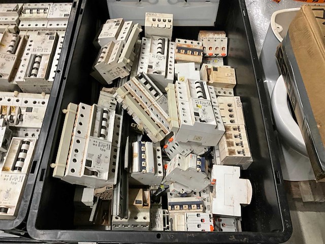 Schakelmateriaal - afbeelding 2 van  9