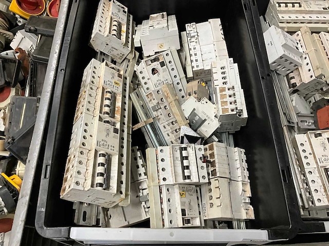 Schakelmateriaal - afbeelding 4 van  9