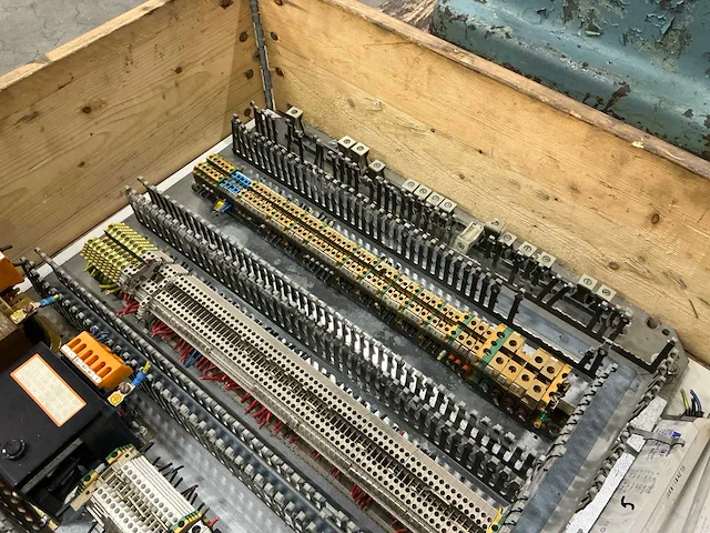 Schakelmateriaal - afbeelding 6 van  9