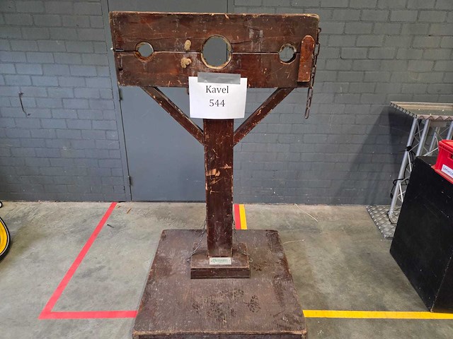 Schandpaal hout - afbeelding 1 van  1