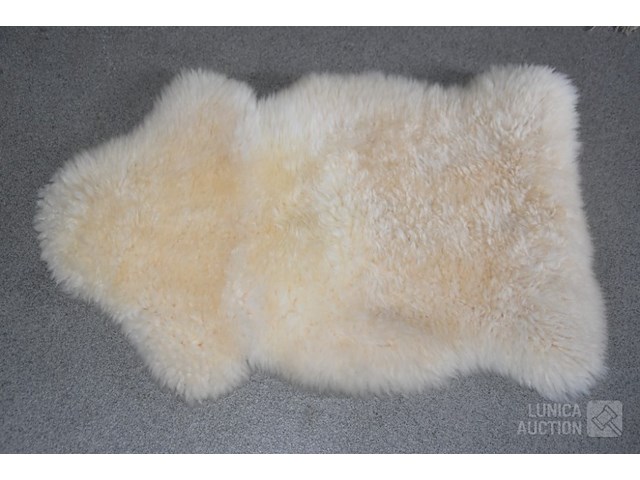 Schapenvacht - afbeelding 1 van  3