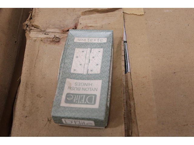 Scharnieren d'elite met afmeting 3.5 x 3.5 inch op pallet. 36 dozen a 60 sets. totaal 4200 sets. - afbeelding 1 van  3