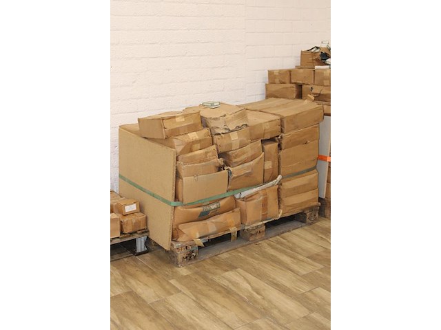 Scharnieren d'elite met afmeting 3.5 x 3.5 inch op pallet. 36 dozen a 60 sets. totaal 4200 sets. - afbeelding 3 van  3