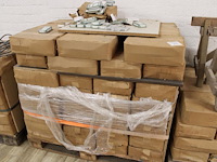 Scharnieren d'elite met afmeting 3.5 x 3.5 inch op pallet. 70 dozen a 60 sets. totaal 4200 sets. - afbeelding 2 van  3