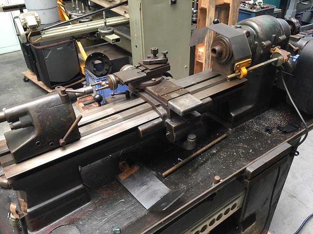Schaublin - 1969 - 102vm - centerdraaibank - afbeelding 3 van  6