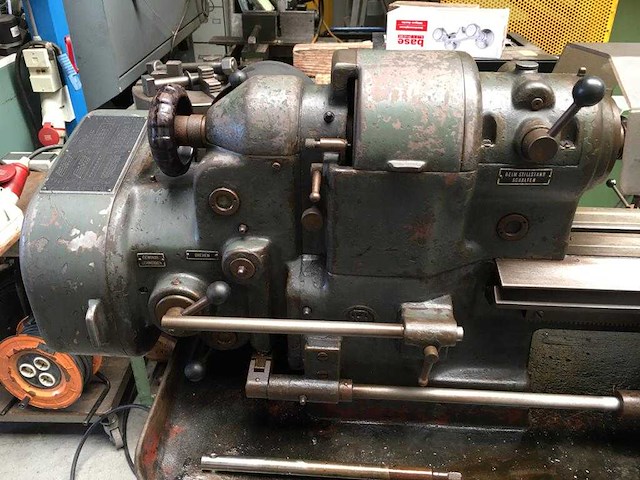 Schaublin - 1969 - 102vm - centerdraaibank - afbeelding 4 van  6