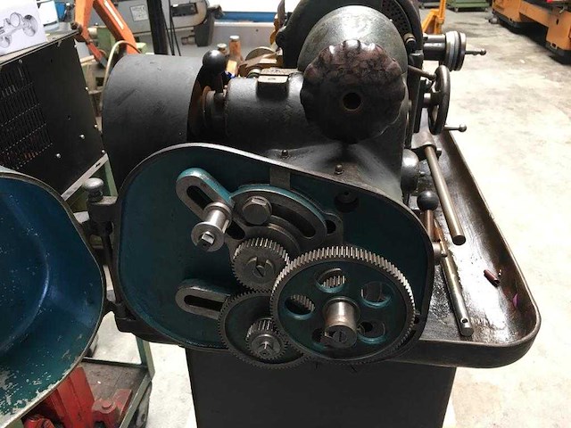 Schaublin - 1969 - 102vm - centerdraaibank - afbeelding 5 van  6