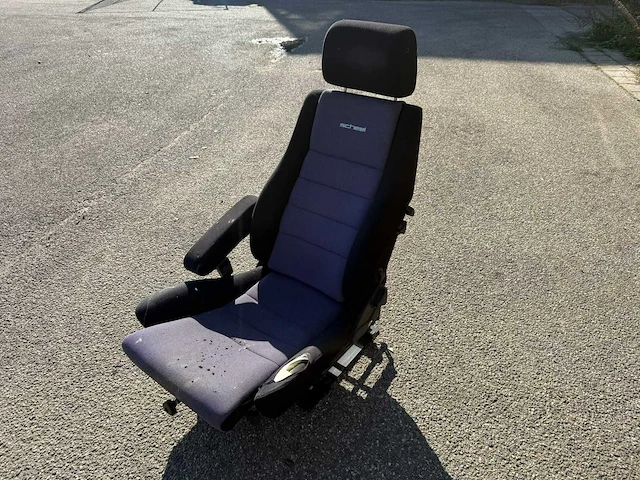 Scheel bestuurderstoel vw t5/t6 - afbeelding 1 van  7