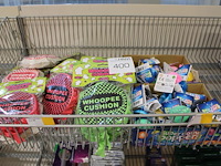 Scheetkussens en super dome poppers in mand. - afbeelding 1 van  2