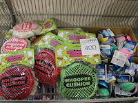 Scheetkussens en super dome poppers in mand. - afbeelding 2 van  2