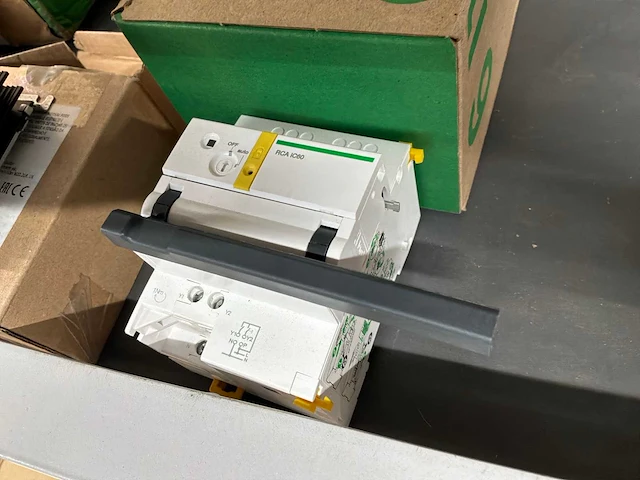 Scheidend diverse schakelmateriaal - afbeelding 2 van  6