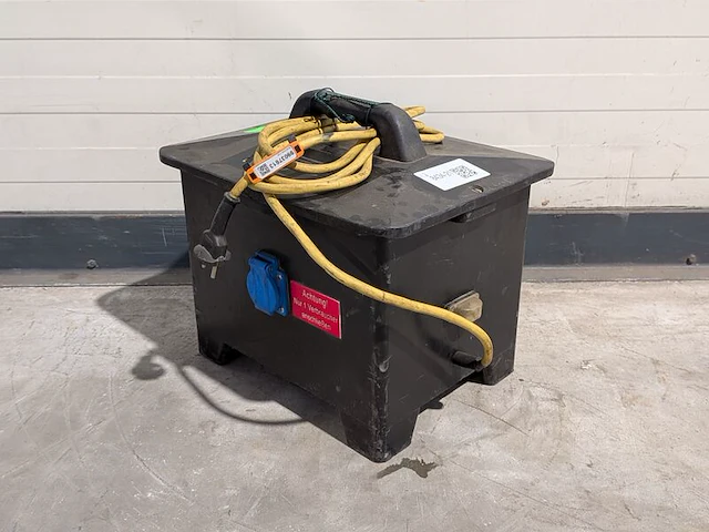 Scheidingstransformator 230v 2500va elspro, aachen 3980002, bouwjaar 2015 - afbeelding 1 van  4