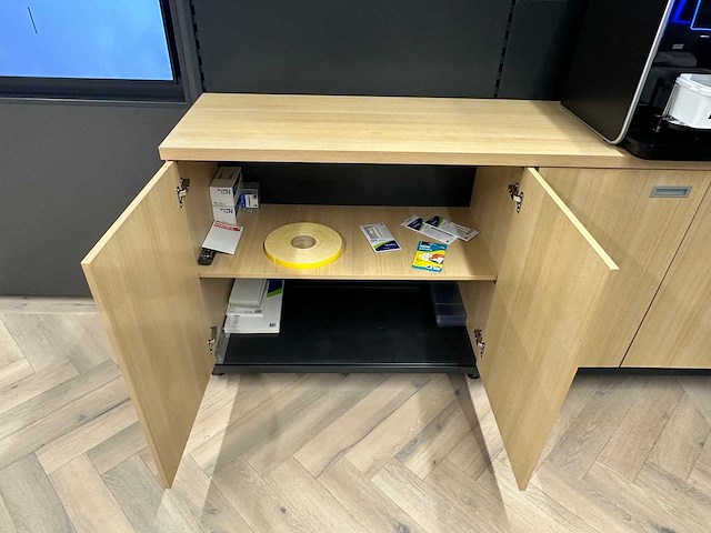 Scheidingswand met dressoir en monitor - afbeelding 3 van  6