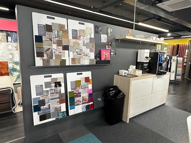 Scheidingswand met dressoir - afbeelding 1 van  6