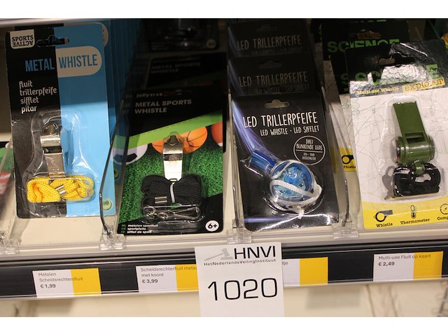 Scheidsrechterfluitjes in diverse uitvoeringen, circa 20 stuks. - afbeelding 2 van  2