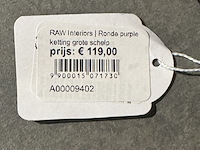 Schelpenketting op voet raw interiors - afbeelding 2 van  4