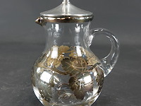 Schenkkan met gouddecor en tinnen deksel - afbeelding 1 van  5