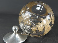 Schenkkan met gouddecor en tinnen deksel - afbeelding 5 van  5