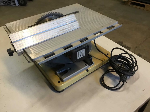 Scheppach tkg 260e afkortzaag - afbeelding 3 van  9