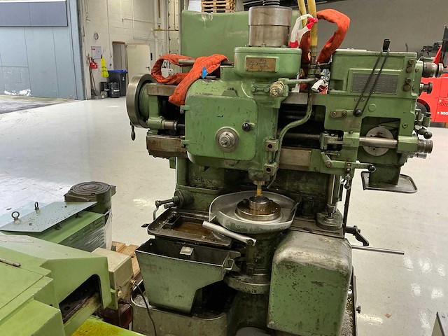 Schiele industriewerke - overige tandwielmachines (2x) - afbeelding 1 van  5