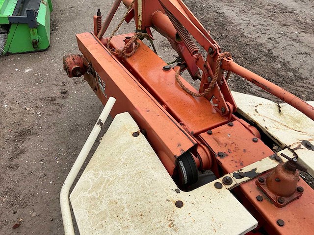 Schijvenmaaier met kneuzer - afbeelding 4 van  18