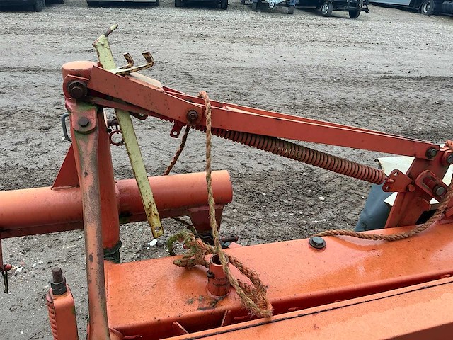 Schijvenmaaier met kneuzer - afbeelding 5 van  18