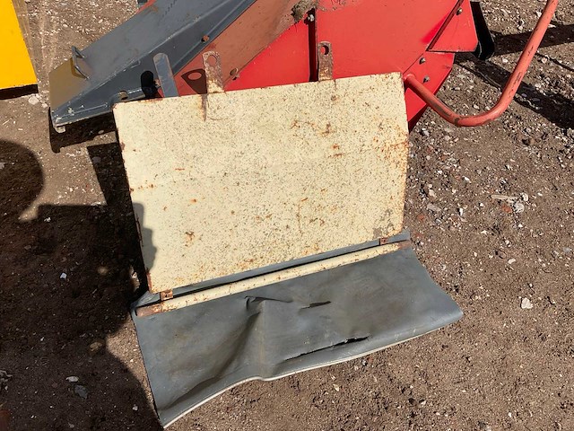 Schijvenmaaier met kneuzer - afbeelding 8 van  18