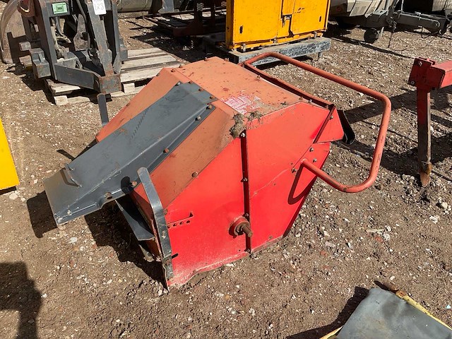 Schijvenmaaier met kneuzer - afbeelding 12 van  18