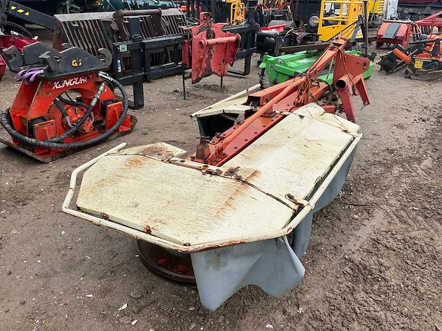 Schijvenmaaier met kneuzer - afbeelding 14 van  18