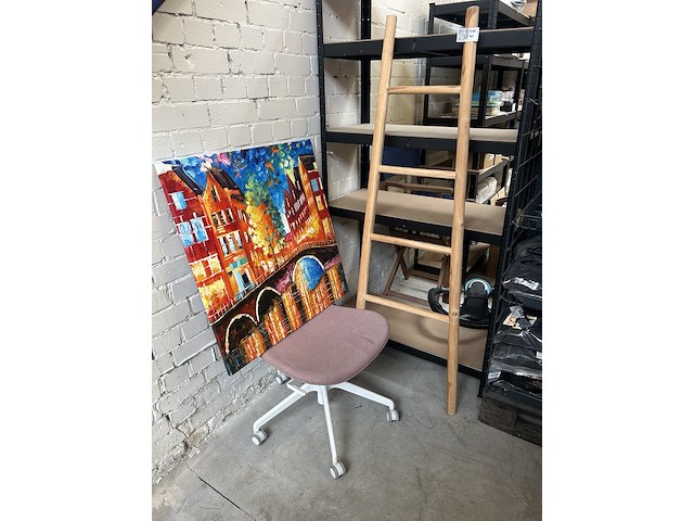 Schilderij, bureaustoel, decoratie ladder - afbeelding 1 van  6