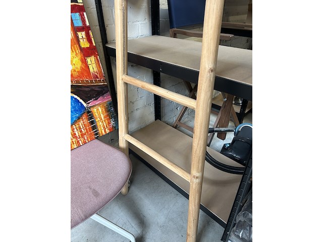Schilderij, bureaustoel, decoratie ladder - afbeelding 4 van  6