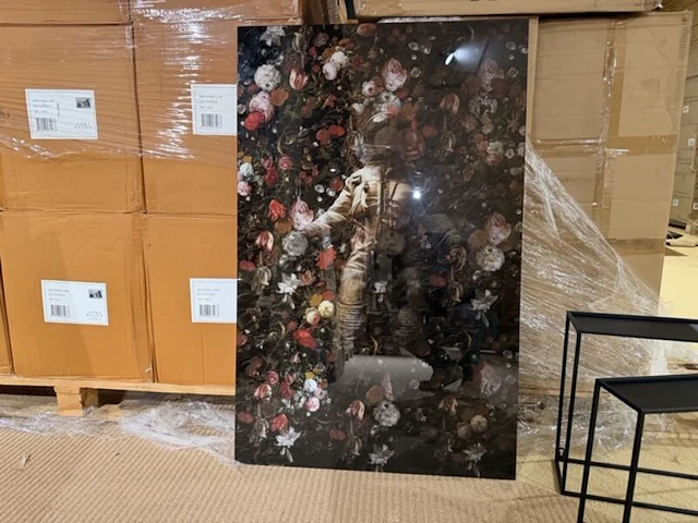 Schilderij gehard glas astronaut bloemen homebound - afbeelding 1 van  4