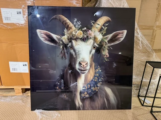 Schilderij gehard glas geit bloemenkrans homebound - afbeelding 2 van  5