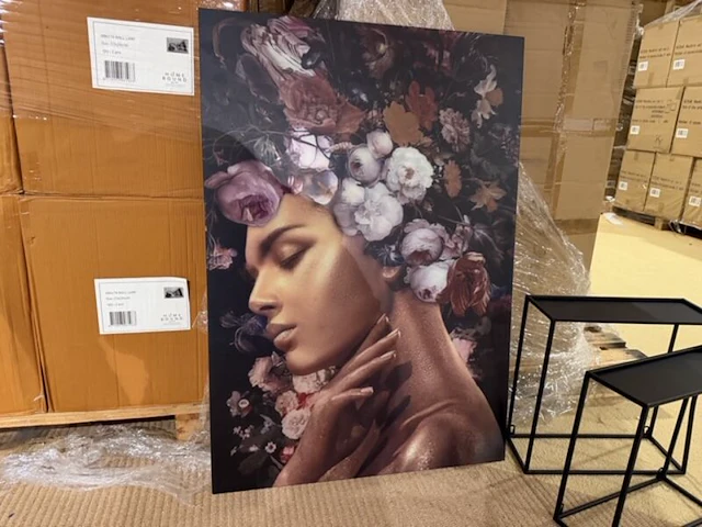 Schilderij gehard glas vrouw bloemenkrans homebound - afbeelding 3 van  5