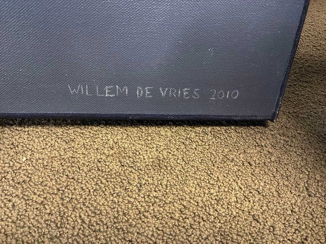Schilderij “willem de vries - landschap met objecten “ - afbeelding 5 van  6